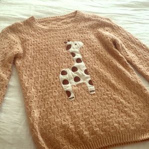 Very cute and soft sweater with a giraffe 🦒